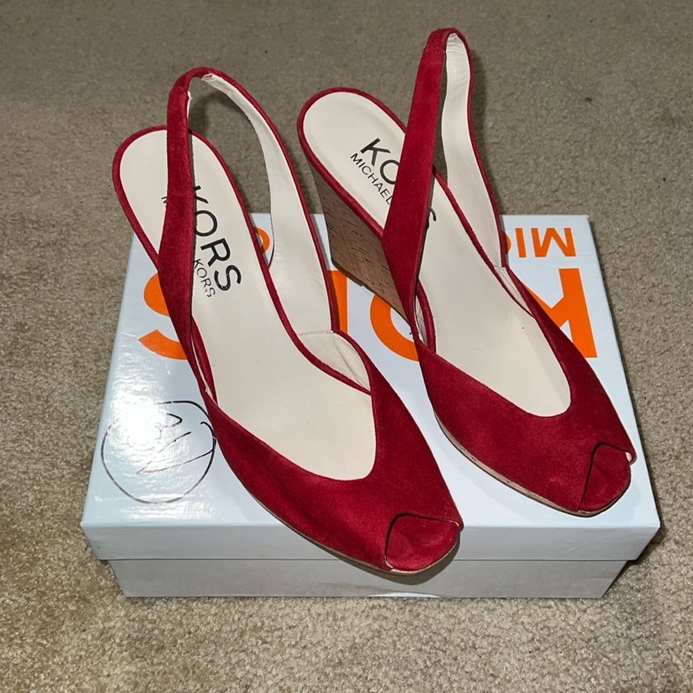 Red pumps